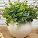 ARRANJO  BOLINHA NO VASO DE CERÂMICA BRANCO COM VERDINHOS 25AX26L/CM