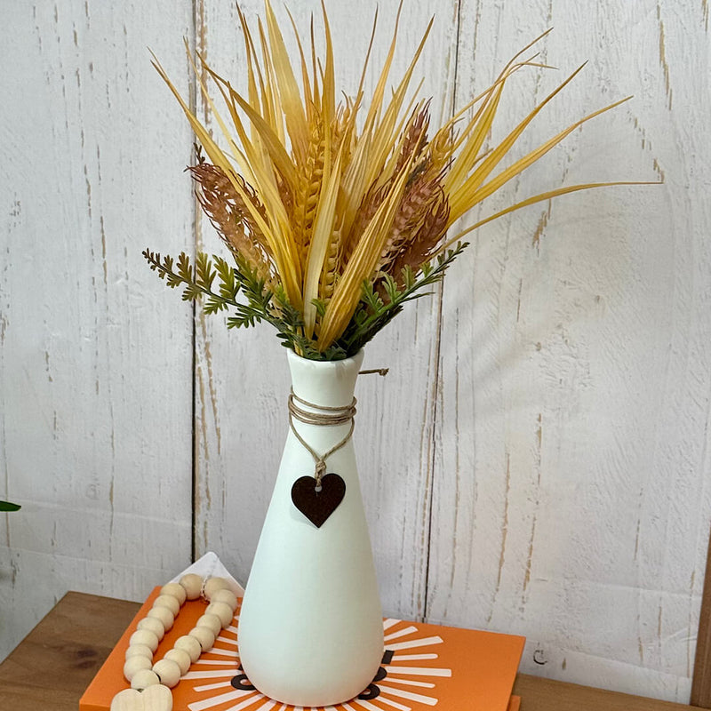 ARRANJO GARRAFINHA COM BUQUÊ DE TRIGO SILICONADO E CORAÇÃO DE FERRO 38AX20L/CM