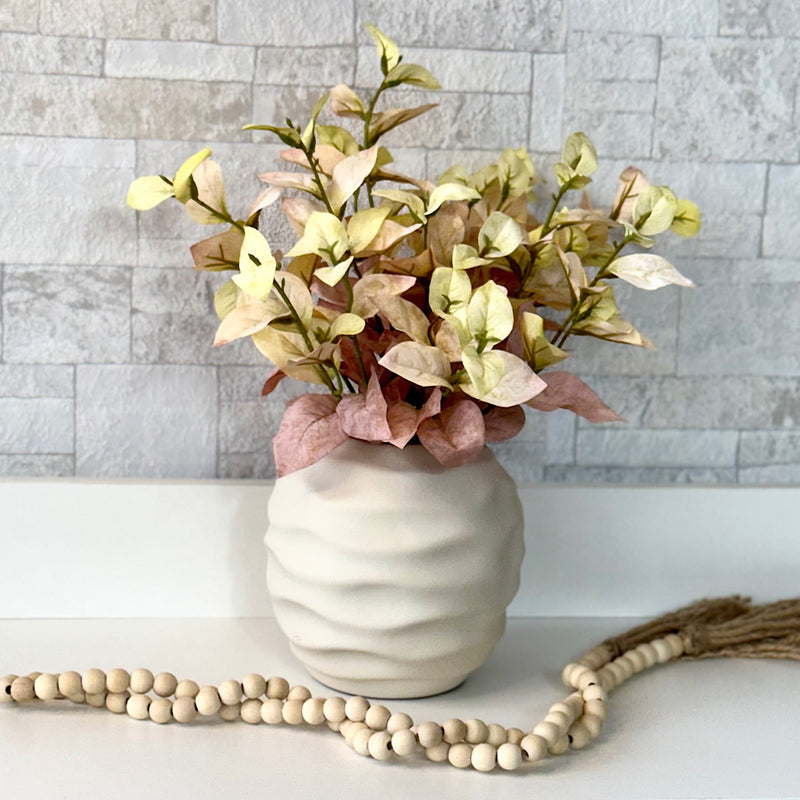 ARRANJO MELINA NO VASO ORGÂNICO OFF WHITE COM FOLHAS OUTONADAS 40AX29L/CM