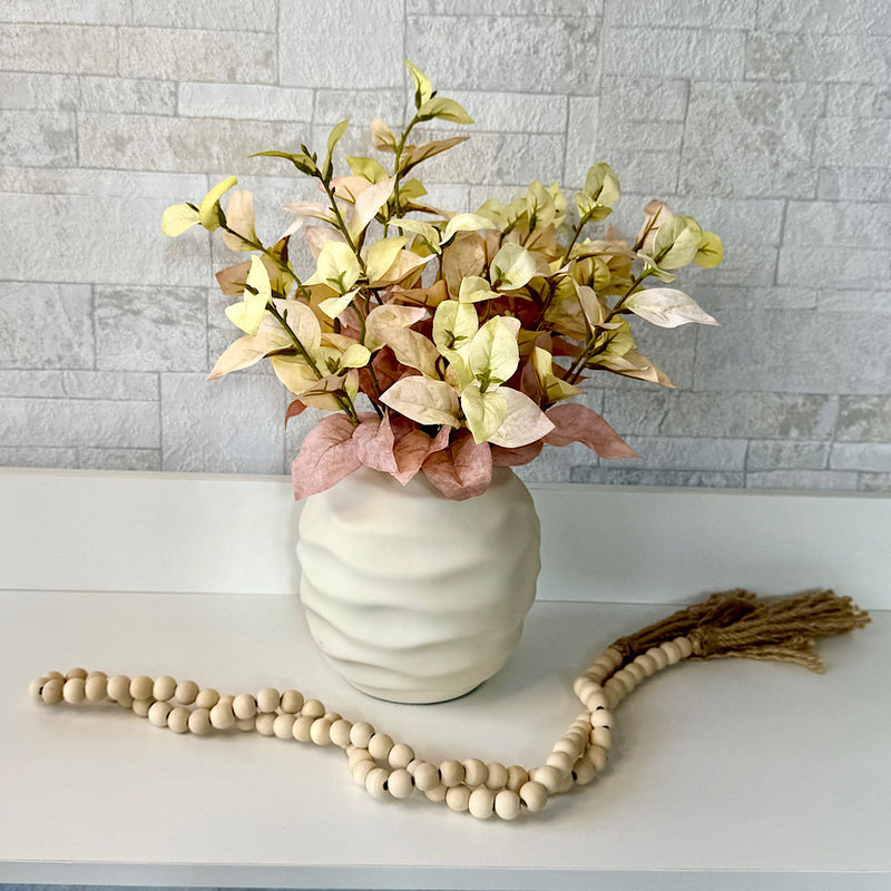 ARRANJO MELINA NO VASO ORGÂNICO OFF WHITE COM FOLHAS OUTONADAS 40AX29L/CM