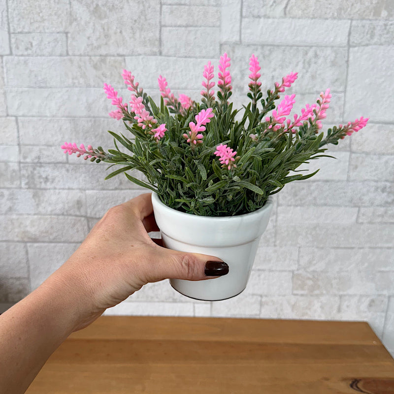 ARRANJO MINI DE CERÂMICA BRANCO COM LAVANDAS ROSA 18AX18L/CM