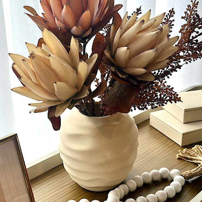 ARRANJO SERENA COM FLORES DE PROTEA 45AX38L/CM