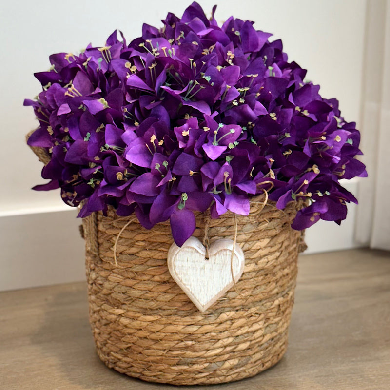 CESTO EM PALHA NATURAL COM ALÇAS FLORES DE BOUGANVILLES ROXAS 40AX40L/CM