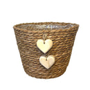CESTO EM PALHA NATURAL COM CORAÇÕES DE MADEIRA 14AX20L/CM