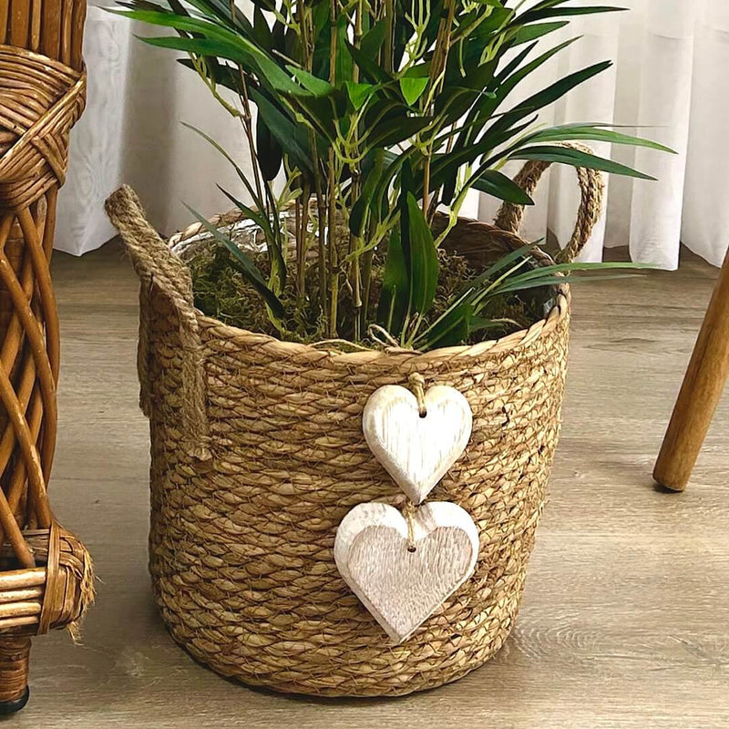 CESTO FER EM PALHA NATURAL COM ÁRVORE DE BAMBU E CORAÇÕES 1,10AX47L/CM
