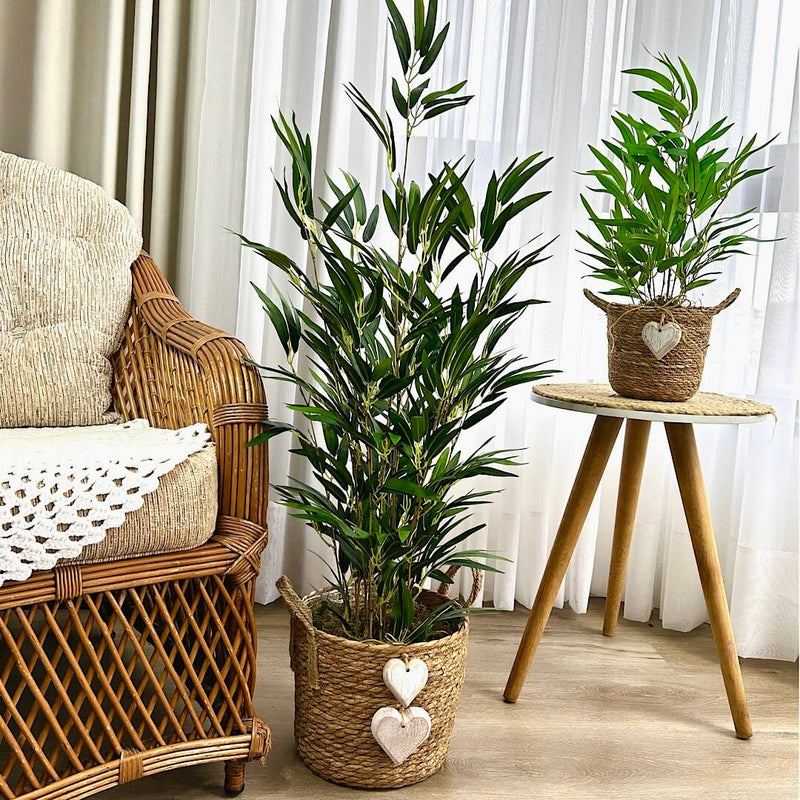 CESTO FER EM PALHA NATURAL COM ÁRVORE DE BAMBU E CORAÇÕES 1,10AX47L/CM
