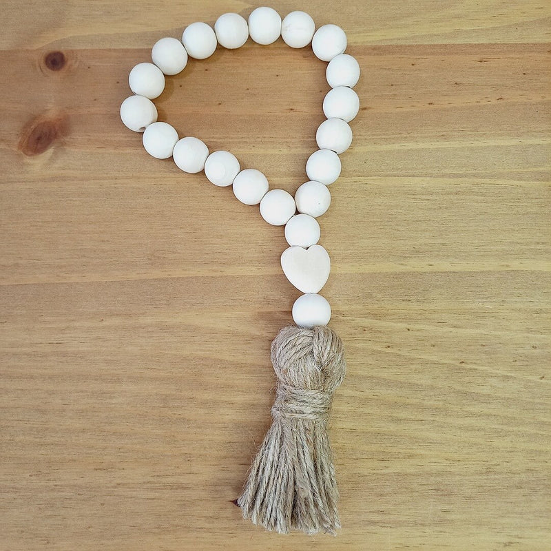 COLAR DECORATIVO DE MADEIRA COM CORAÇÃO 29CM