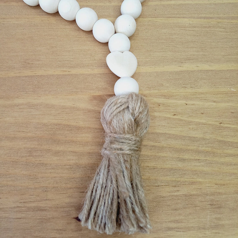 COLAR DECORATIVO DE MADEIRA COM CORAÇÃO 29CM