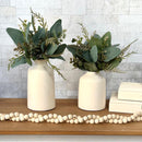 COMBO COM DOIS ARRANJOS VERÔNICA EM VASOS DE CERÂMICA OFF WHITE E VERDINHOS
