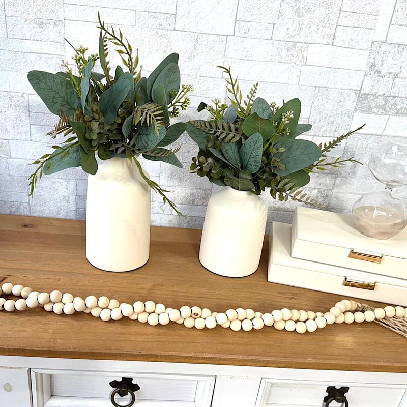 COMBO COM DOIS ARRANJOS VERÔNICA EM VASOS DE CERÂMICA OFF WHITE E VERDINHOS