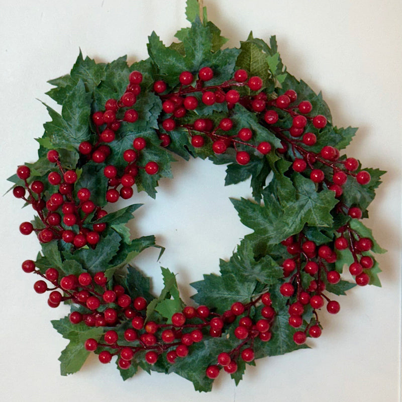 GUIRLANDA NATALINA COM VIDEIRAS VERDES E BERRIES VERMELHAS  39CM