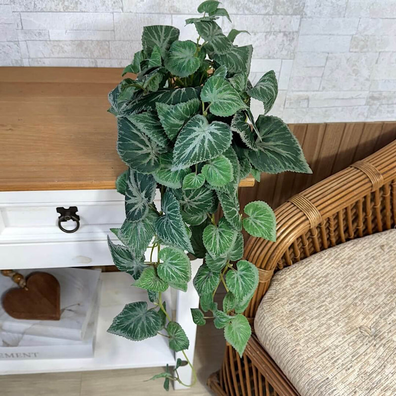 PENDENTE IARA DE FOLHAGEM VERDE NO CACHEPO DE CERÂMICA 60AX25L/CM