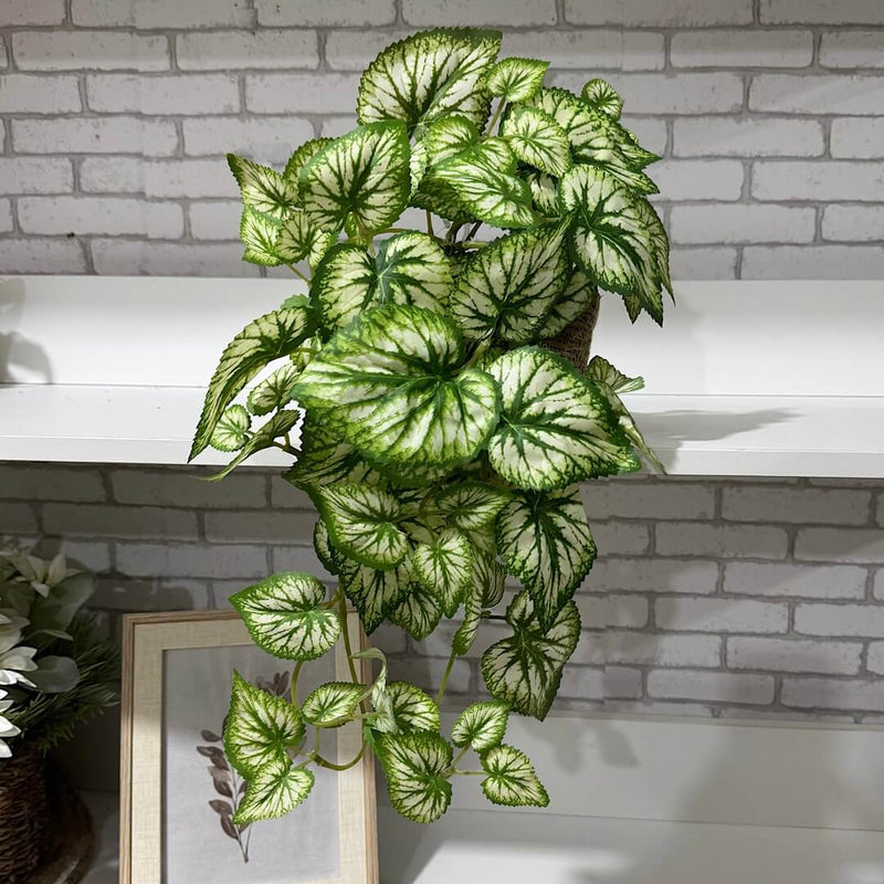 PENDENTE MAÍRA FOLHAGEM MESCLADA NO CACHEPÔ DE PALHA 60AX25L/CM