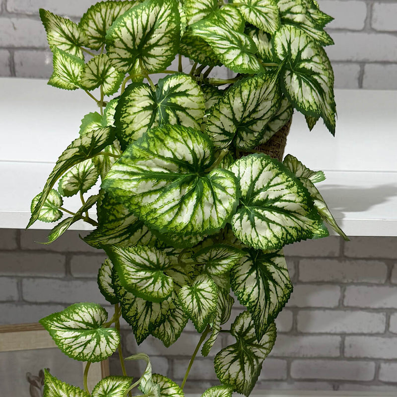 PENDENTE MAÍRA FOLHAGEM MESCLADA NO CACHEPÔ DE PALHA 60AX25L/CM