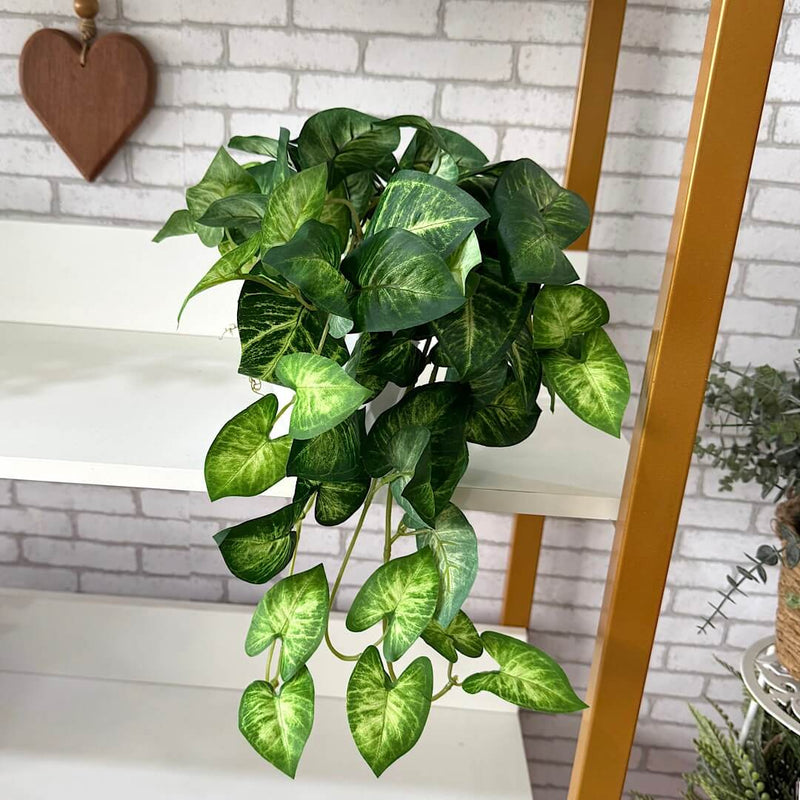 PENDENTE SOFIA COM FOLHAGENS VERDES NO CACHEPÔ DE PALHA 37AX25L/CM